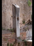 02954 ostia - regio v - insula v - terme dell'invidioso (v,v,2) - raum d - frigidarium - marmorstehle li - gesehen von der via del sole.jpg